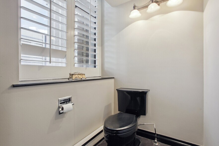 More Photos Of 1601 Arapahoe St, Denver Office For Sale