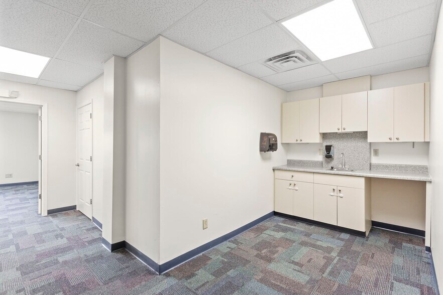 More Photos Of 9986 Spotswood Trl, Mc Gaheysville Office For Lease