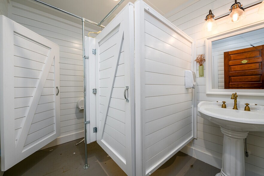 More Photos Of 1526 Highway 255 N, Sautee Nacoochee Hotel For Sale