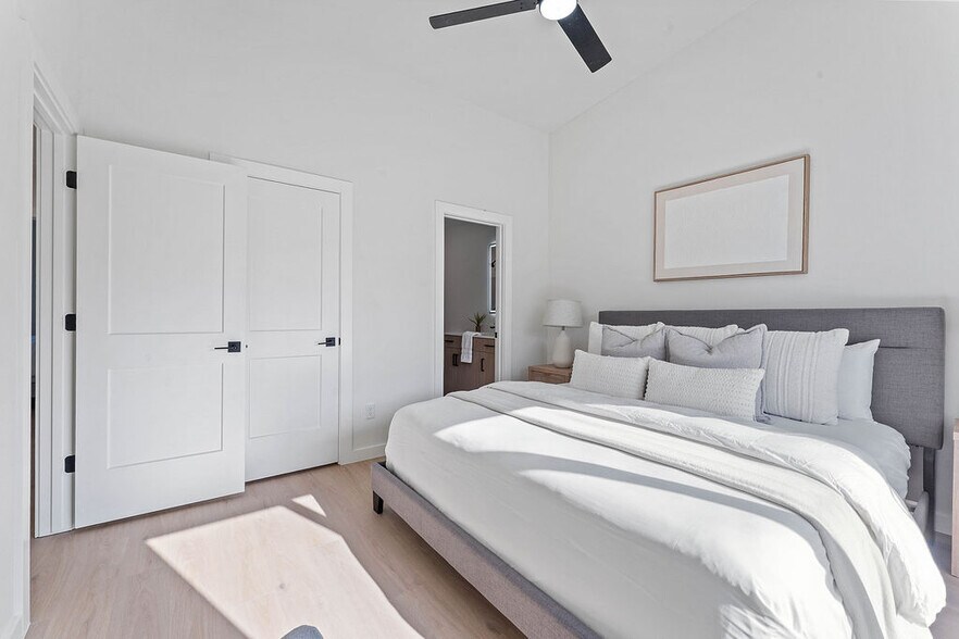 More Photos Of 2004 S Razorback Rd, Fayetteville Apartments For Sale