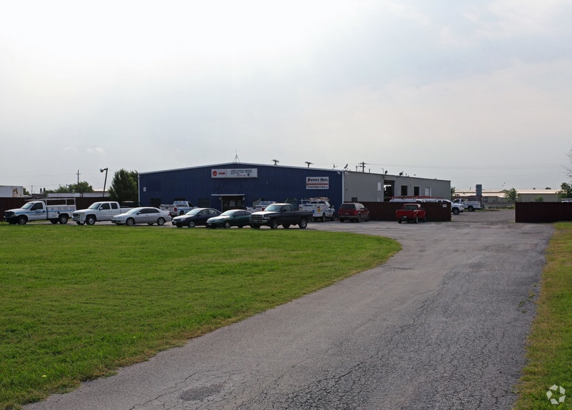 Primary Photo Of 6850 N Interstate 35e E, Waxahachie Warehouse For Lease