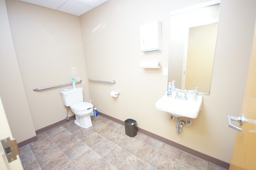 More Photos Of 16 Asylum St, Milford Medical For Lease