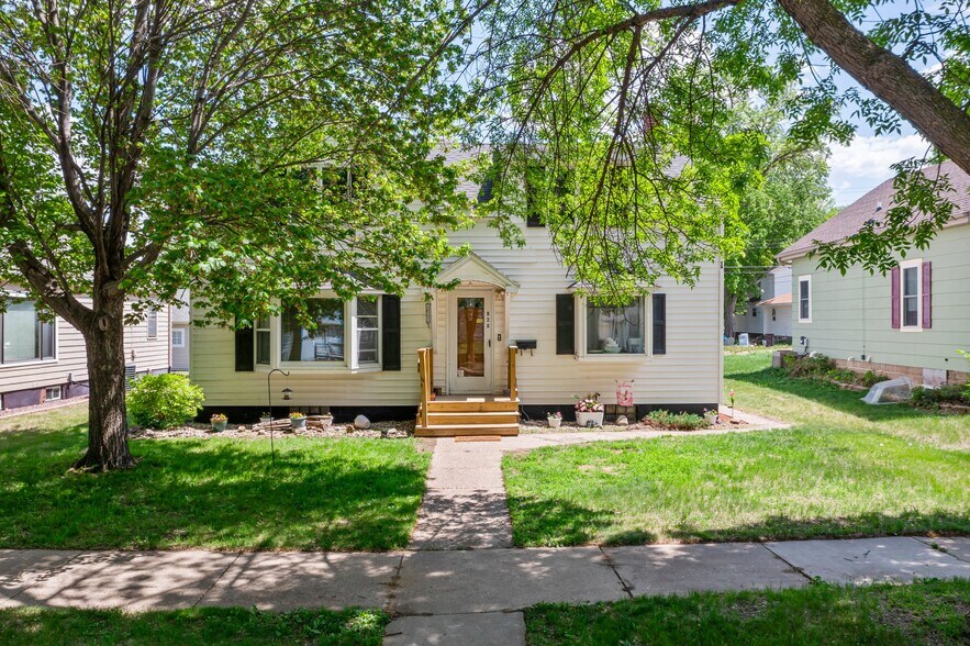 More Photos Of 820 N 6th St, Montevideo Apartments For Sale