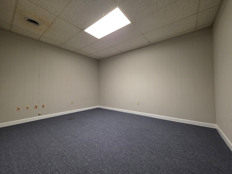 More Photos Of 404 St Andrews Dr, Greenville Office For Lease
