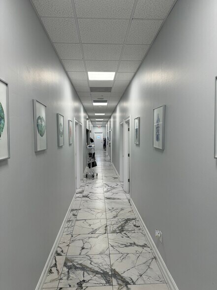 More Photos Of 1575 Pine Ridge Rd, Naples General Retail For Sale