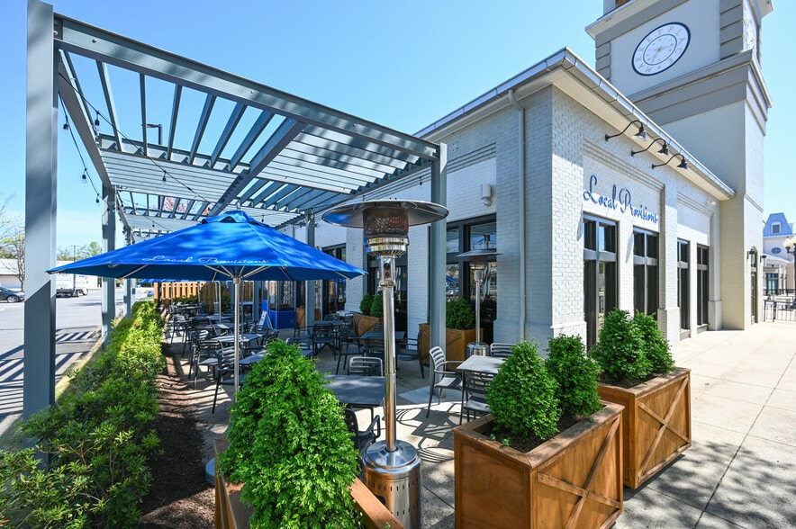 More Photos Of 21050 Southbank St, Sterling Unknown For Lease