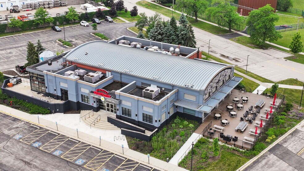 More Photos Of 700 N Milwaukee Ave, Wheeling Restaurant For Sale