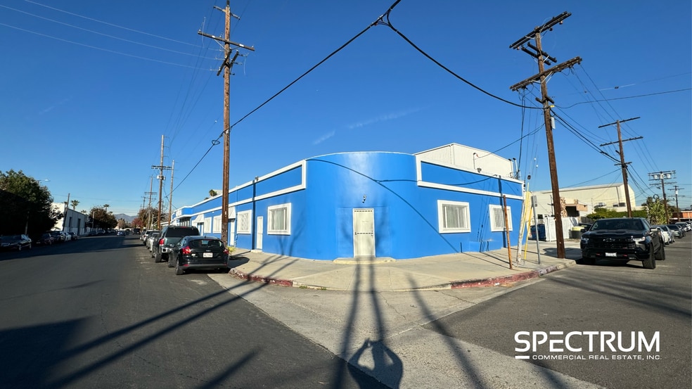 More Photos Of 8150-8166 Orion Ave, Van Nuys Warehouse For Lease