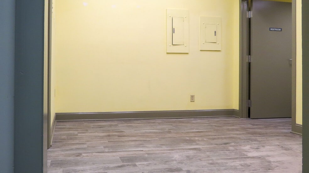 More Photos Of 2626 Brown Ave, Manchester Unknown For Lease