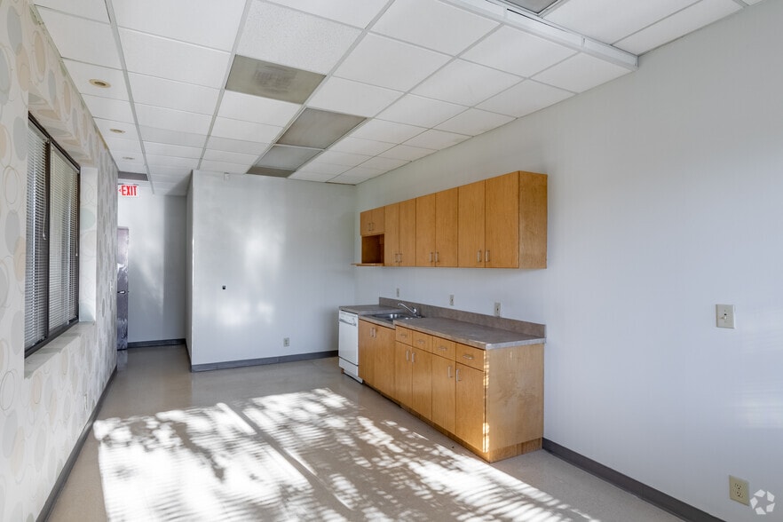 More Photos Of 4898 S Old Peachtree Rd, Peachtree Corners Office For Sale