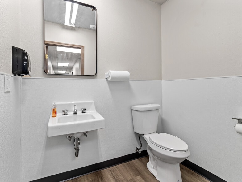 More Photos Of 14320 Longs Peak Ct, Longmont Warehouse For Lease