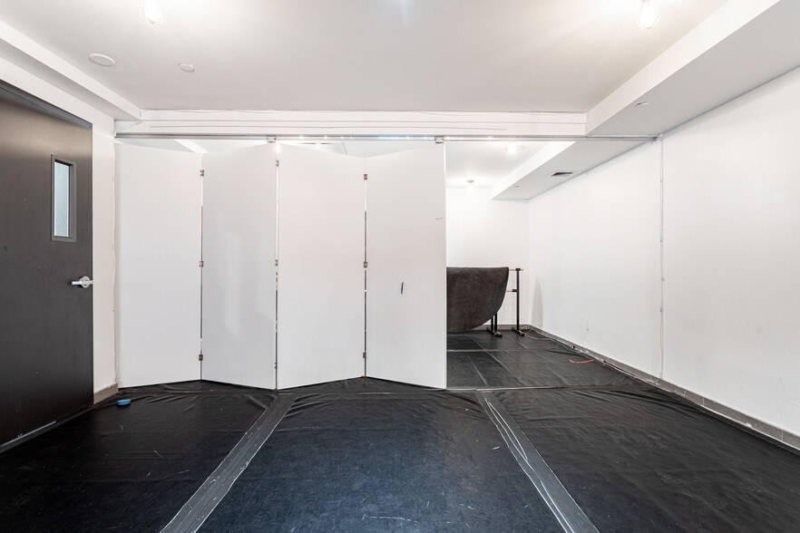 More Photos Of 573 Metropolitan Ave, Brooklyn Office For Lease