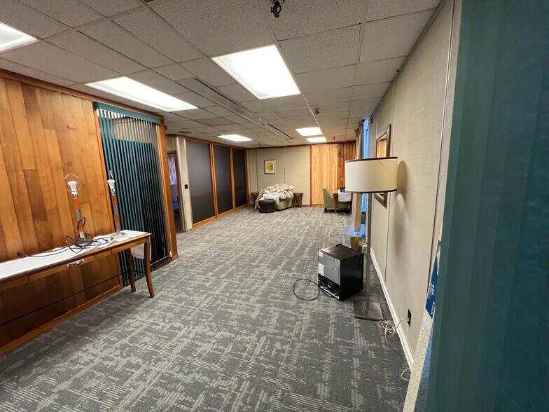 More Photos Of 136 Center St, Old Town Office For Sale