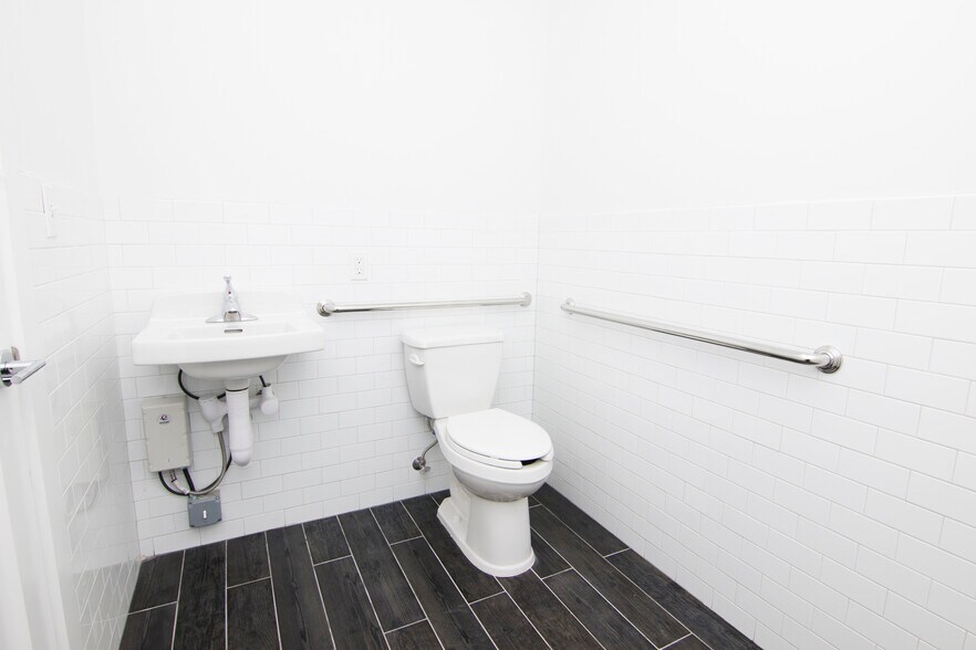 More Photos Of 1831 42nd St, Astoria Light Distribution For Lease