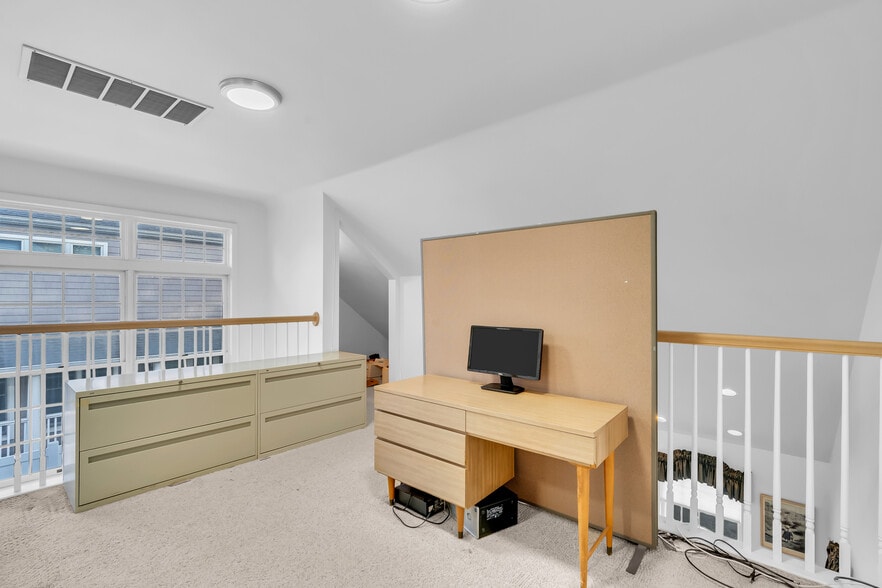 More Photos Of 613 Warren Ave, Spring Lake Office For Sale