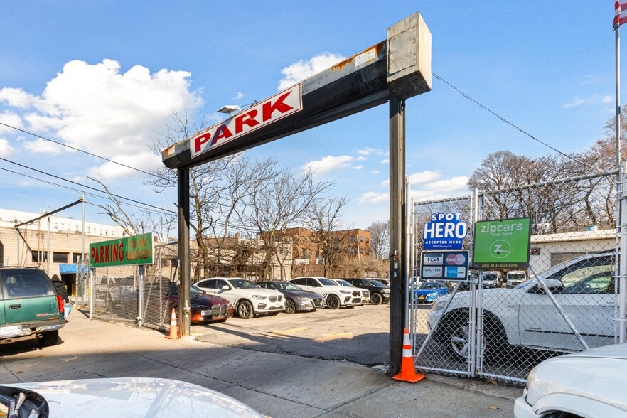 More Photos Of 59-00 Decatur St, Ridgewood Warehouse For Lease