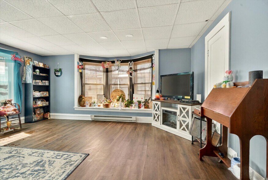 More Photos Of 9 S Main St, Manchester Storefront Retail Residential For Sale