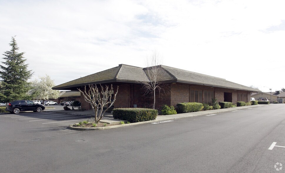 More Photos Of 301 S Ham Ln, Lodi Office For Lease