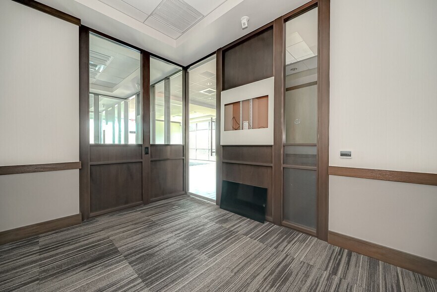 More Photos Of 310 Highway 6, Sugar Land Storefront Retail Office For Lease