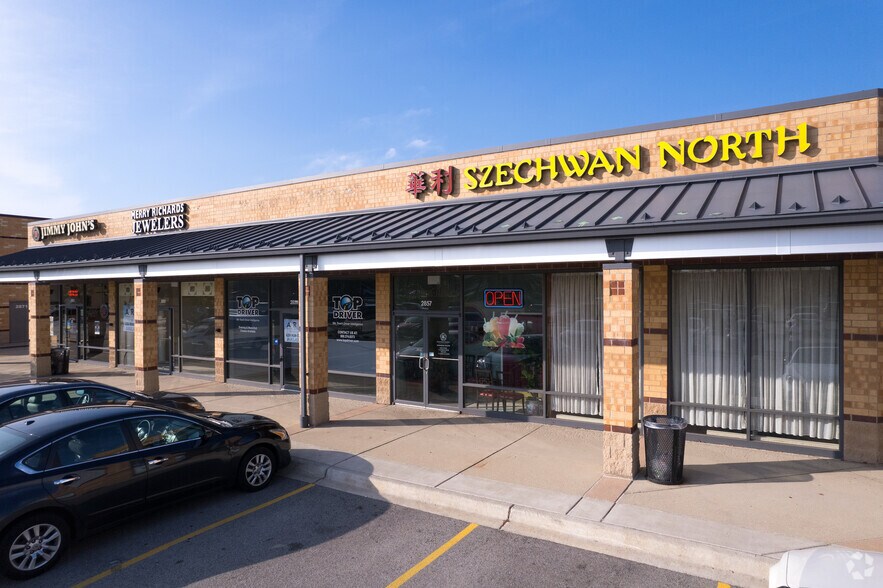 More Photos Of 2823-2863 Pfingsten Rd, Glenview General Retail For Lease