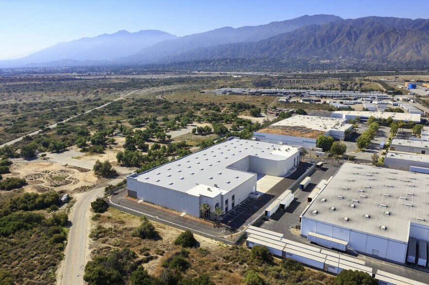 More Photos Of 5589 Ayala Ave, Irwindale Distribution For Lease