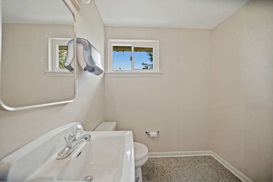 More Photos Of 2533 Sheridan Dr, Tonawanda Office For Sale