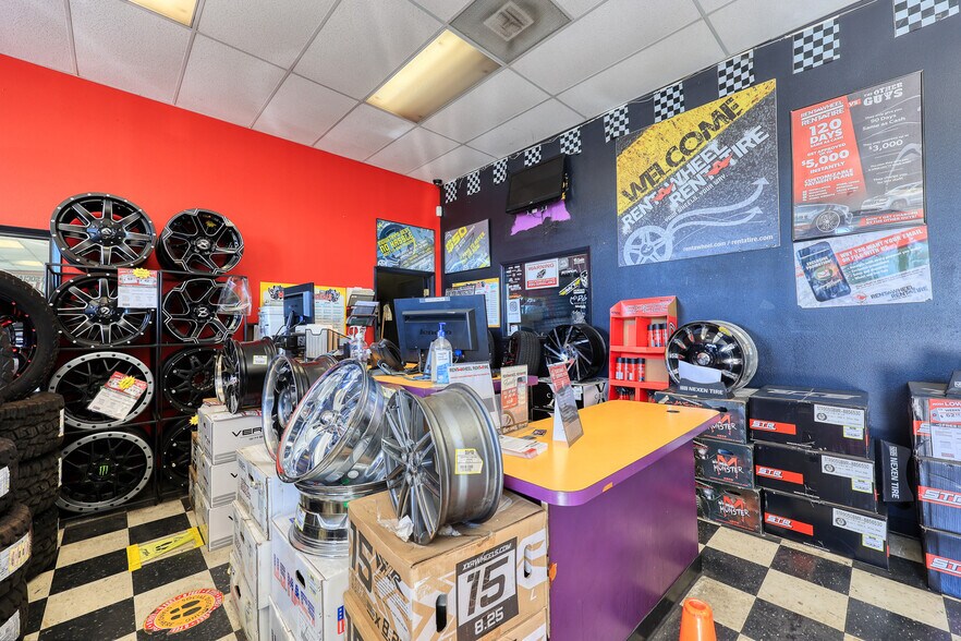 More Photos Of 960 W Holt Blvd, Ontario Freestanding For Lease