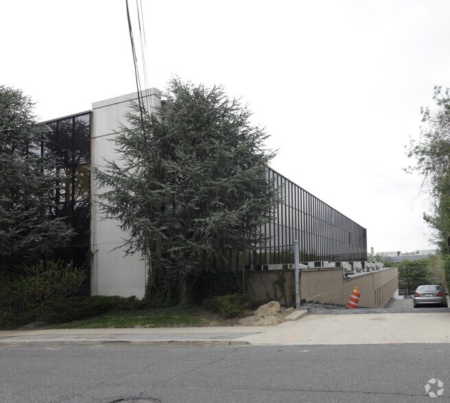 More Photos Of 1000 Northern Blvd, Great Neck Medical For Lease