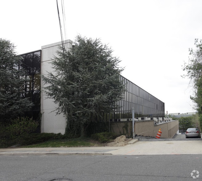 More Photos Of 1000 Northern Blvd, Great Neck Medical For Lease