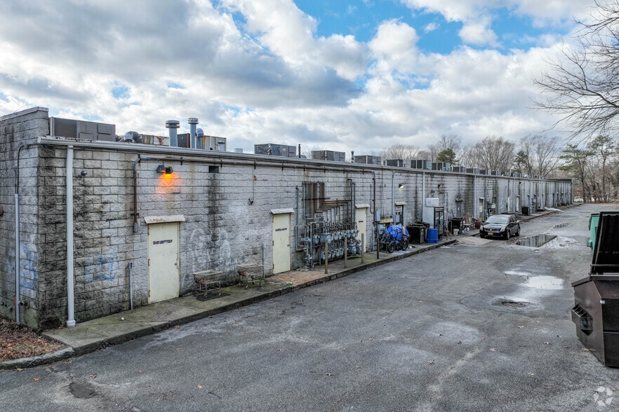 More Photos Of 1021 Portion Rd, Ronkonkoma Freestanding For Lease