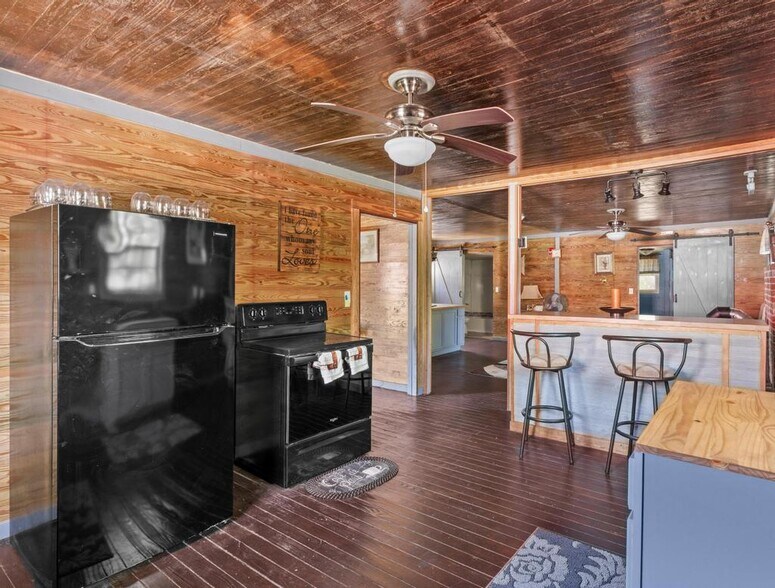 More Photos Of 450 S Oak St, Jackson Storefront Retail Office For Sale