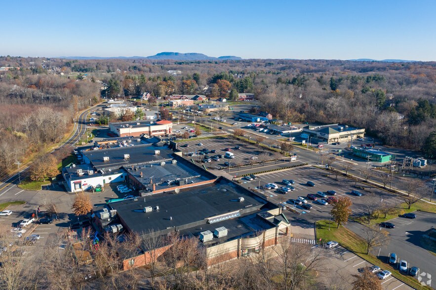 More Photos Of 901-1001 S Main St, Cheshire Unknown For Lease