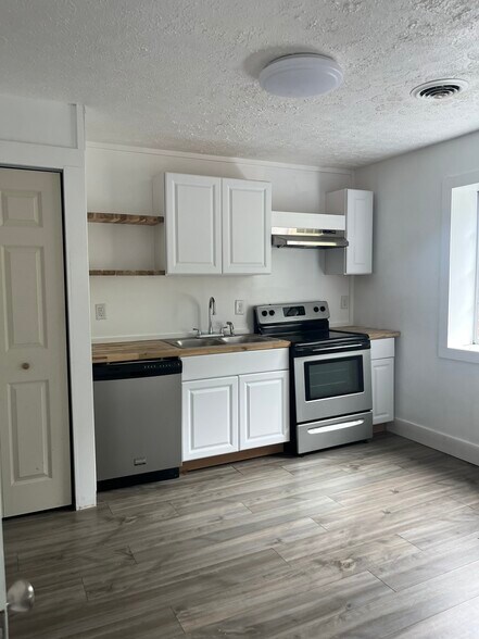More Photos Of 149 Linden Rd, Centerville Office Residential For Sale