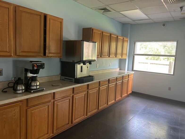 More Photos Of 12090 Memorial Pky SW, Huntsville Light Manufacturing For Sale
