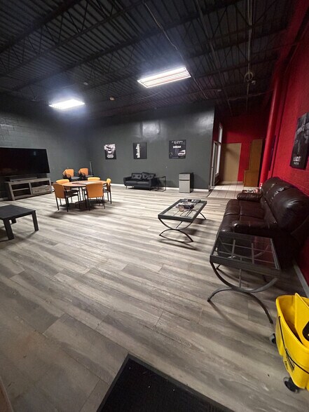 More Photos Of 640 Long Rd, Pittsburgh Light Distribution For Sale