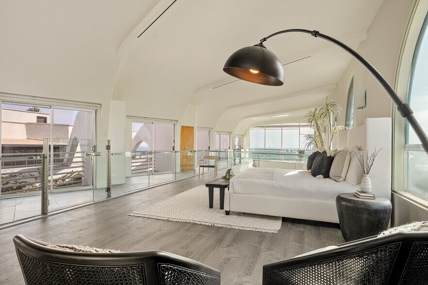 More Photos Of 3111 Ocean Front Walk, Marina Del Rey Apartments For Sale