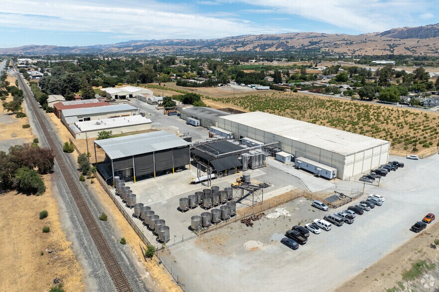 More Photos Of 13000 Depot St, San Martin Warehouse For Lease