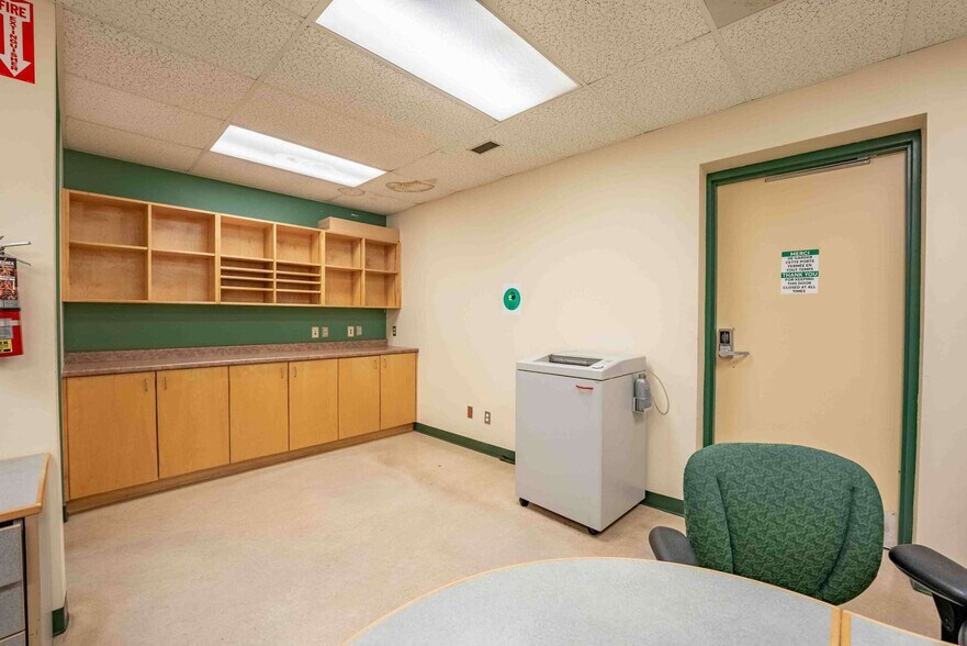 More Photos Of 29 Main St E, Chelmsford Office For Sale