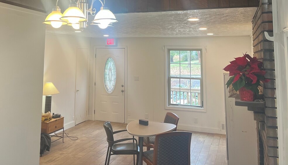 More Photos Of 2230 Palm St, Canton Freestanding For Lease