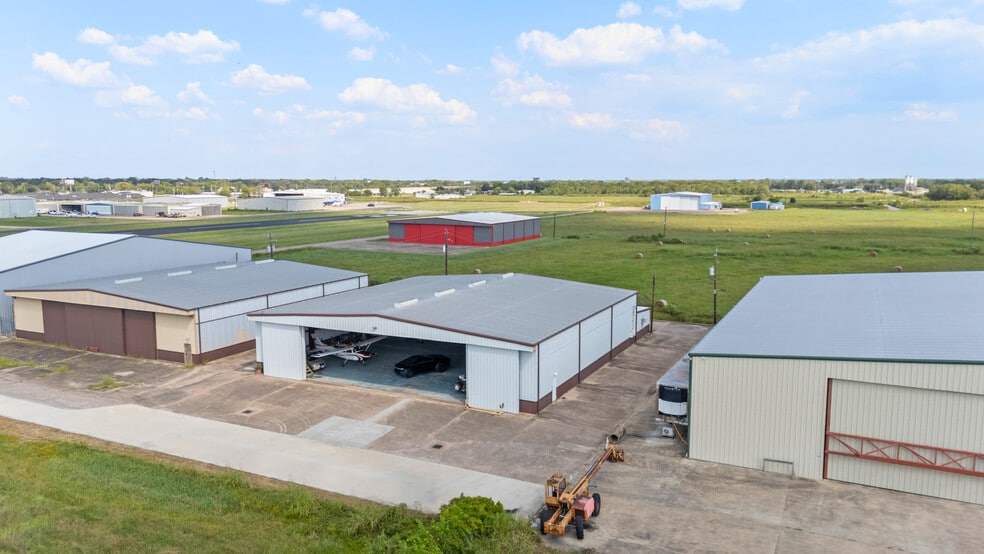 More Photos Of 5519 W Arcola Airport, Arcola Airplane Hangar For Sale