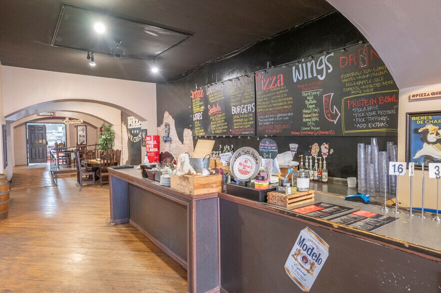 More Photos Of 104 E Alamo St, Brenham Storefront Retail Residential For Sale