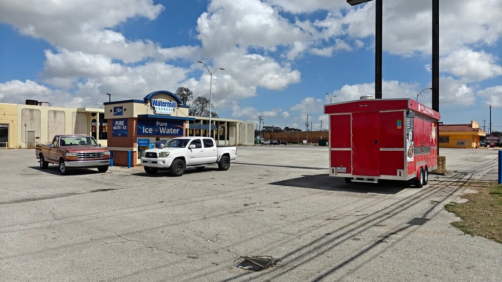 More Photos Of 2123 Southmore Ave, Pasadena Storefront Retail Office For Sale