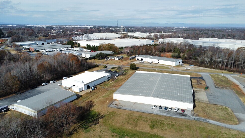 More Photos Of 925 Berry Shoals Rd, Duncan Warehouse For Lease