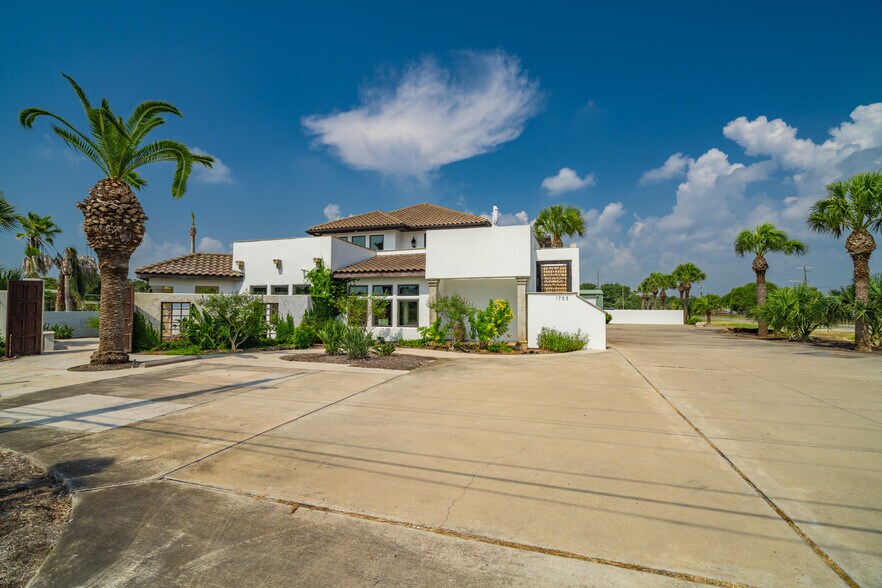 More Photos Of 1703 Highway 35 S, Rockport Office Residential For Lease