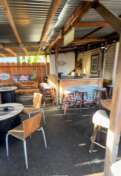 More Photos Of 612 B St, Marysville Bar For Sale