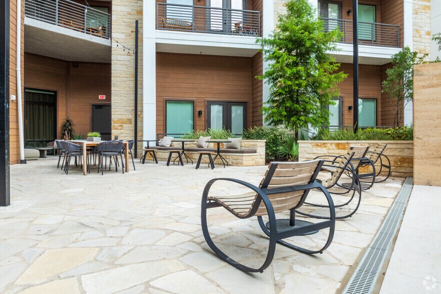 More Photos Of 5100 Bolm Rd, Austin Apartments For Lease