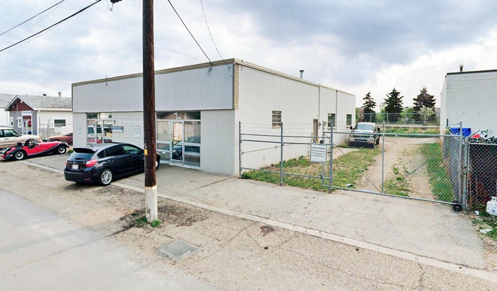 Primary Photo Of 12108 NW 121A St, Edmonton Service For Sale