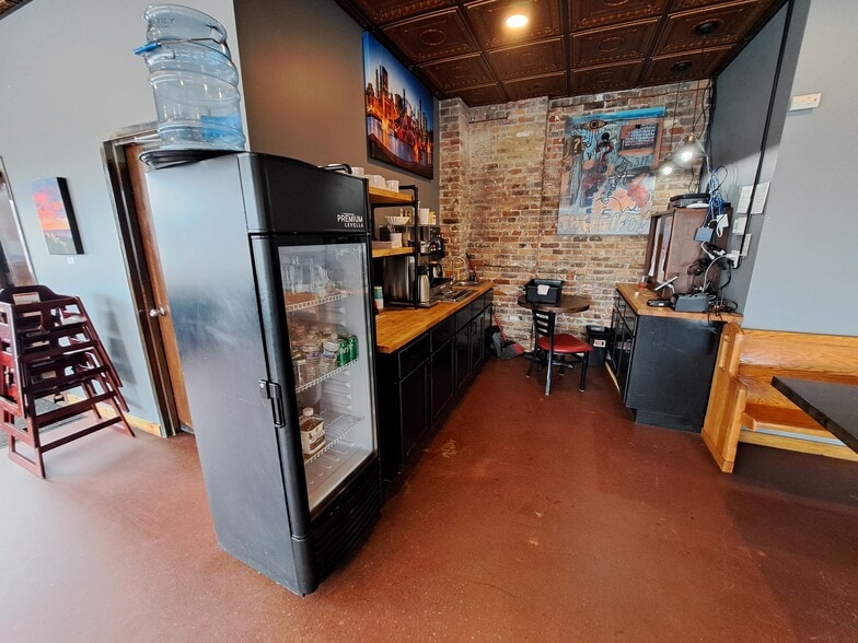 More Photos Of 5900 Miller Ave, Gary Restaurant For Sale
