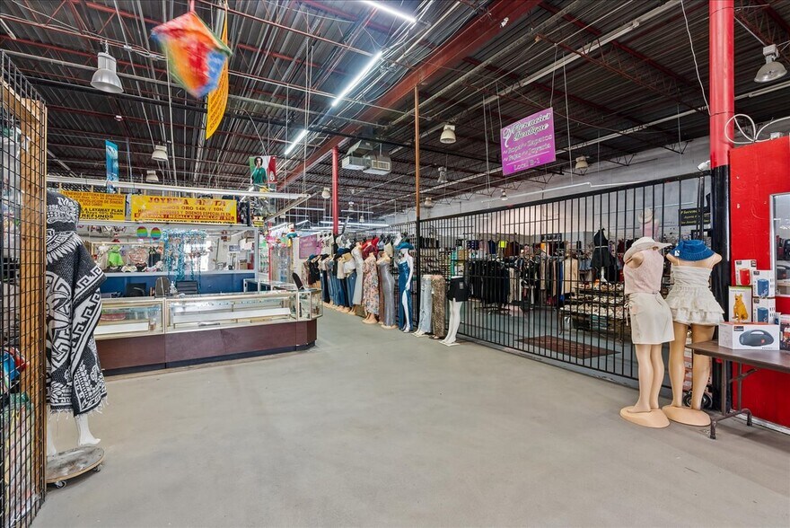 More Photos Of 318 E Long Ave, Fort Worth General Retail For Sale