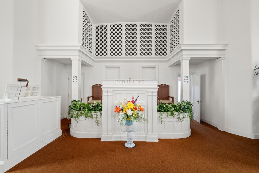 More Photos Of 71 S Washington St, Oxford Religious Facility For Sale